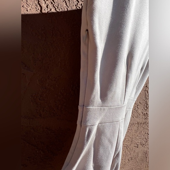 NWT Quince Ultra-Stretch Ponte Cap Sleeve Dress Ecru XS - Picture 4 of 5